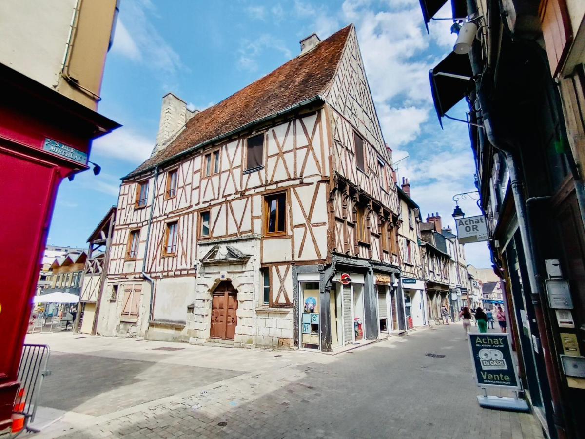 Appartamento 2 pièces totalement rénové au cœur de Bourges Esterno foto